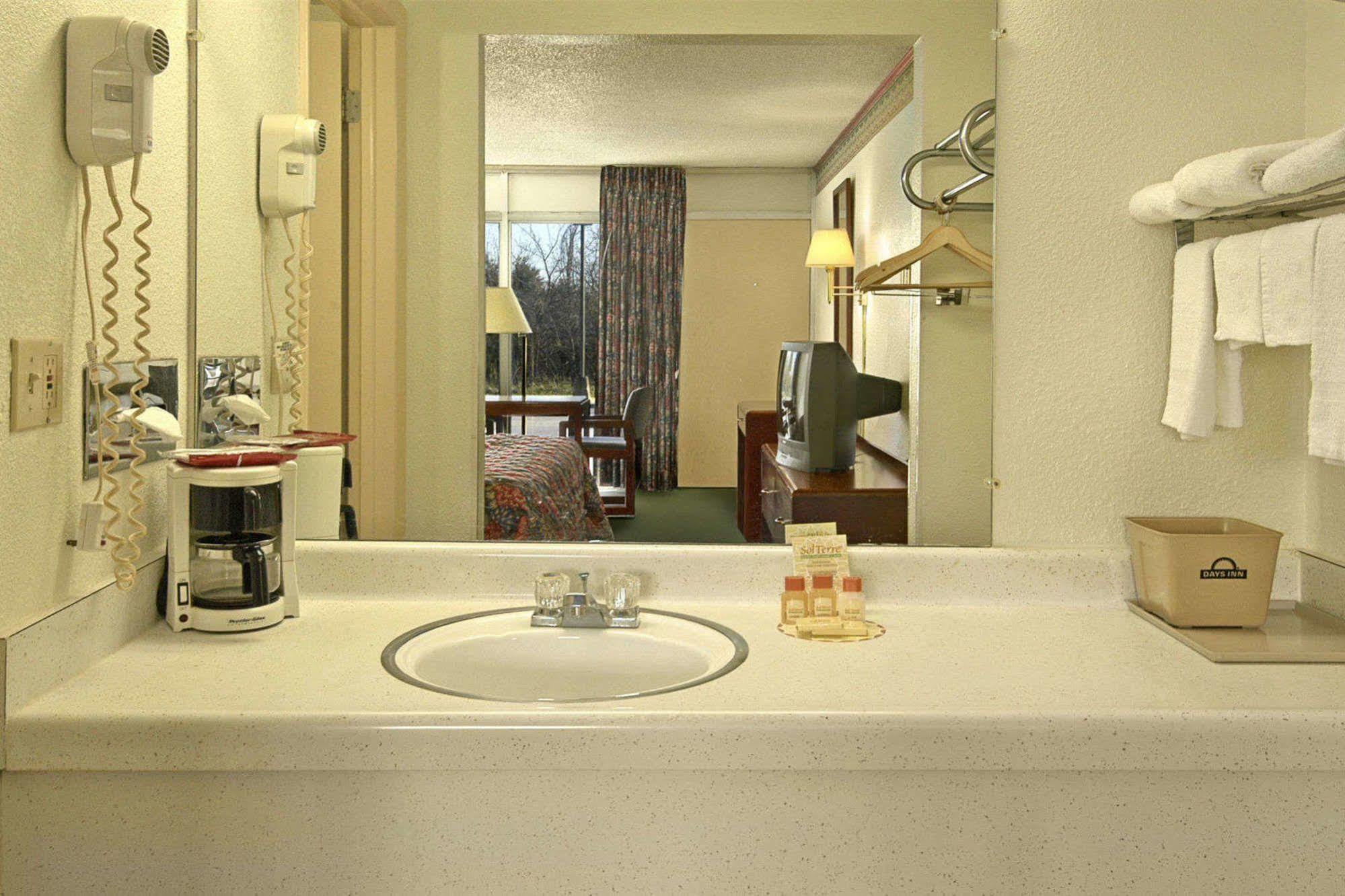 Budget Host Inn لبنان الغرفة الصورة